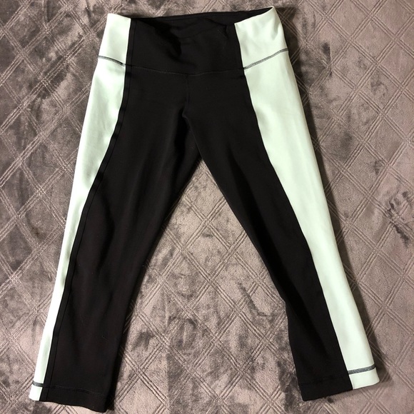 Lululemon Wunder Under leggings - Picture 3 of 4